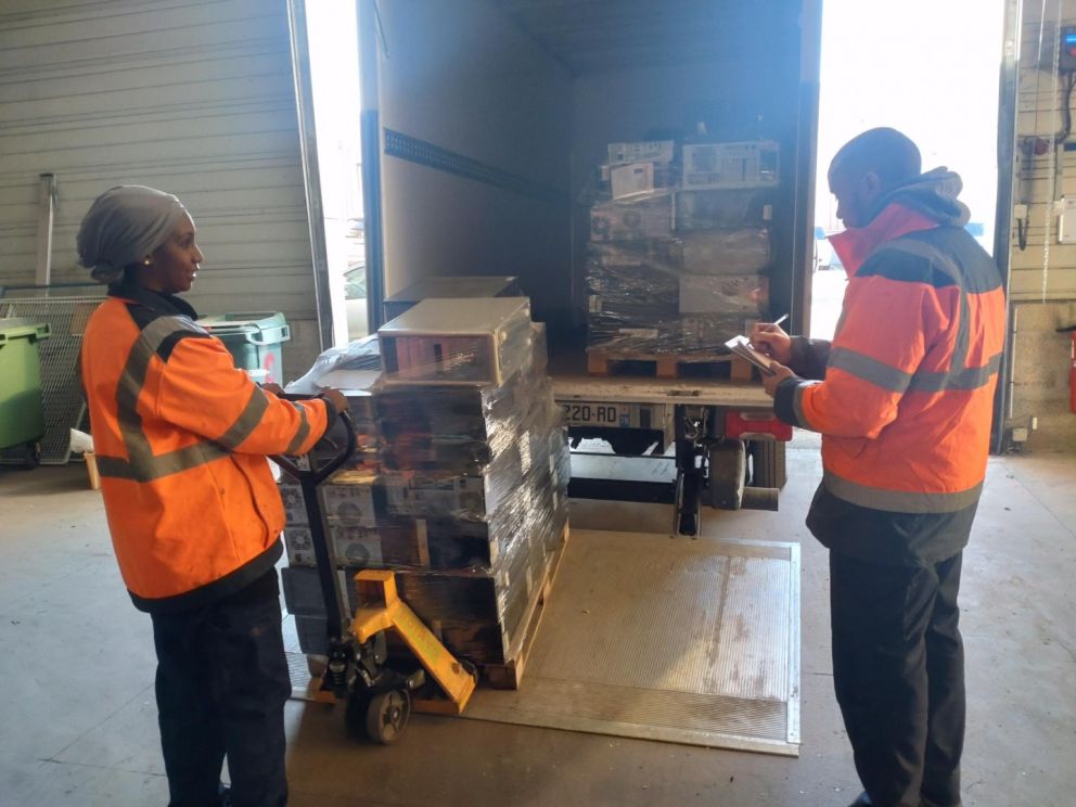 Livraison des ordinateurs  un lyce